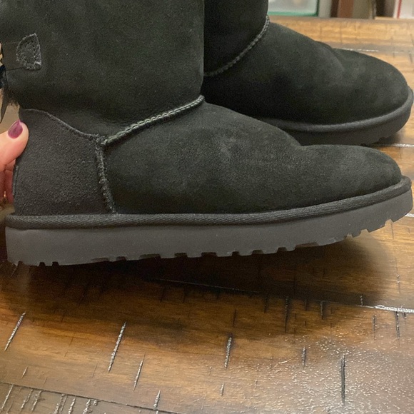 UGG Bailey Bow Size 6 - Picture 8 of 17